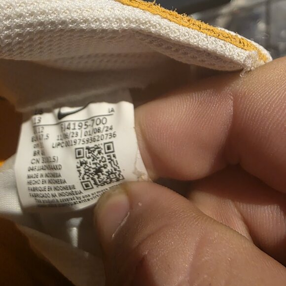 Nike Yellow and Black Athletic Shoes - Picture 9 of 9